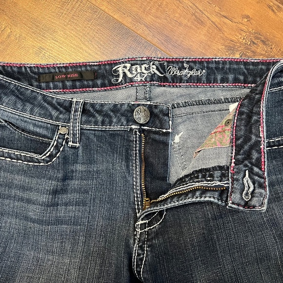 Wrangler Rock 47Jeans Women’s 29x34 Embroidered Stitched Low Rise Flare Boot Cut - Picture 10 of 16